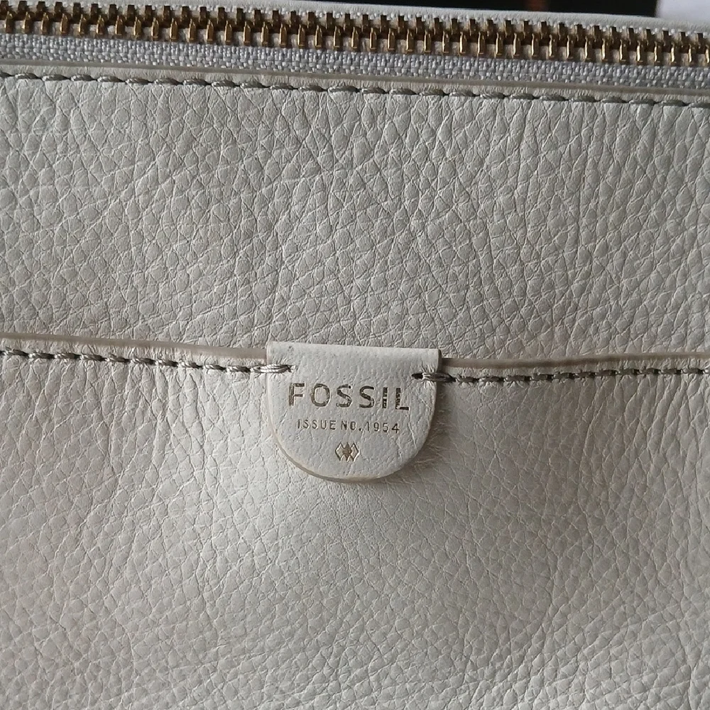 Fossil Leather Sydney Crossbody Bag - Picture 5 of 9